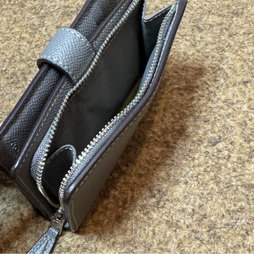 Coach New York Medium Corner Zip Wallet in Crossgrain Leather Heather Grey - Picture 8 of 8